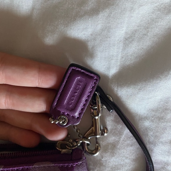 Coach wristlet - Picture 3 of 4